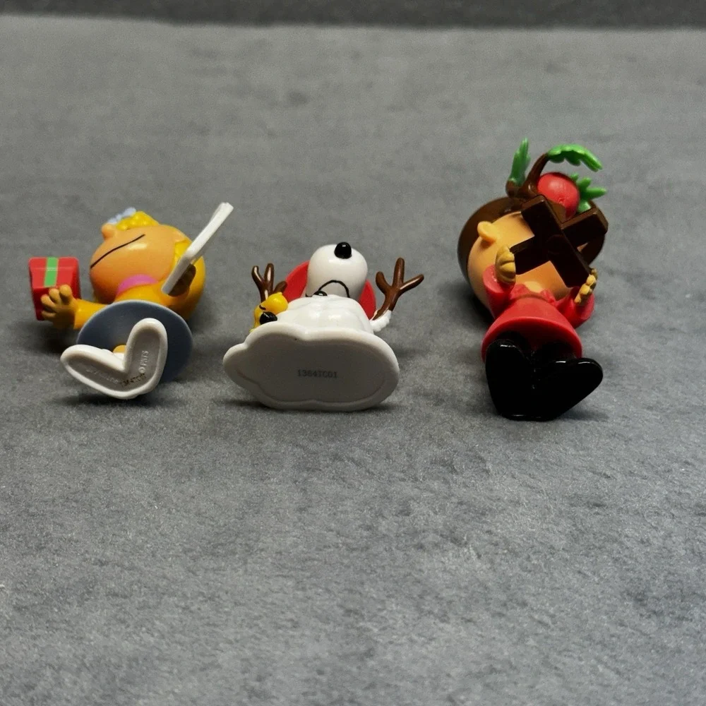 Peanuts Holiday Figures  Charlie Brown Sally Snoopy With Woodstock 2022